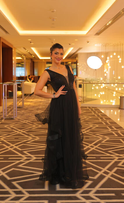 alt="MC Dija hosting North Telecom event in Dubai" alt="Bilingual emcee on stage for Huawei corporate event"